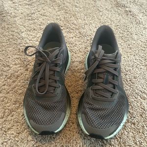 Lululemon women’s blissfeel running shoes grey black mint size 5.5